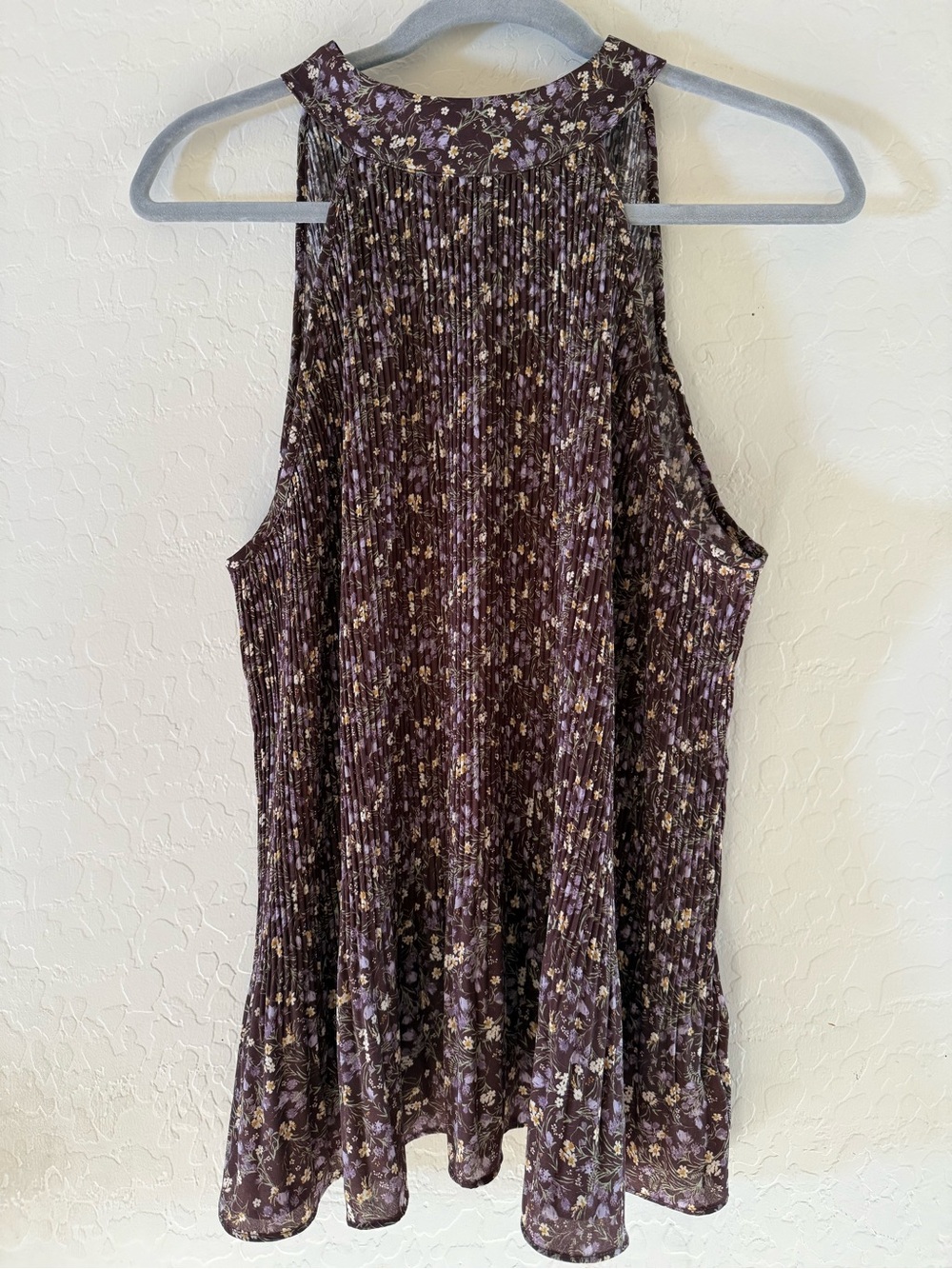 Pleione, medium, sleeveless, accordion-pleated floral top